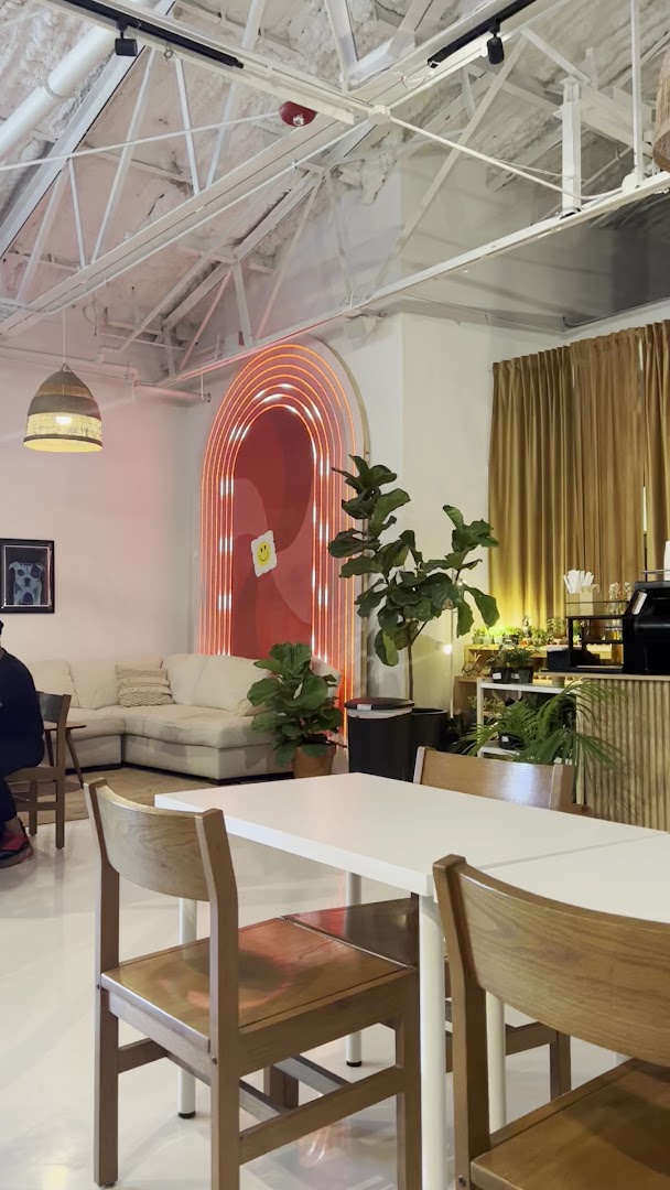 Eden Plant Co.: shop interior and atmosphere