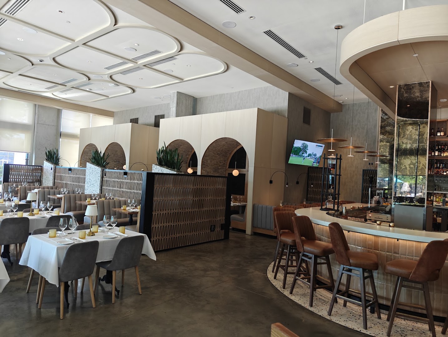 Fielding's Steak: high quality interior restaurant shot