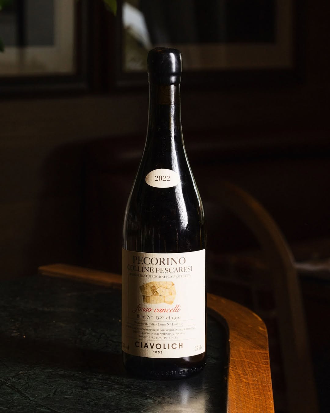 Latuli: professional quality wine bottle shot