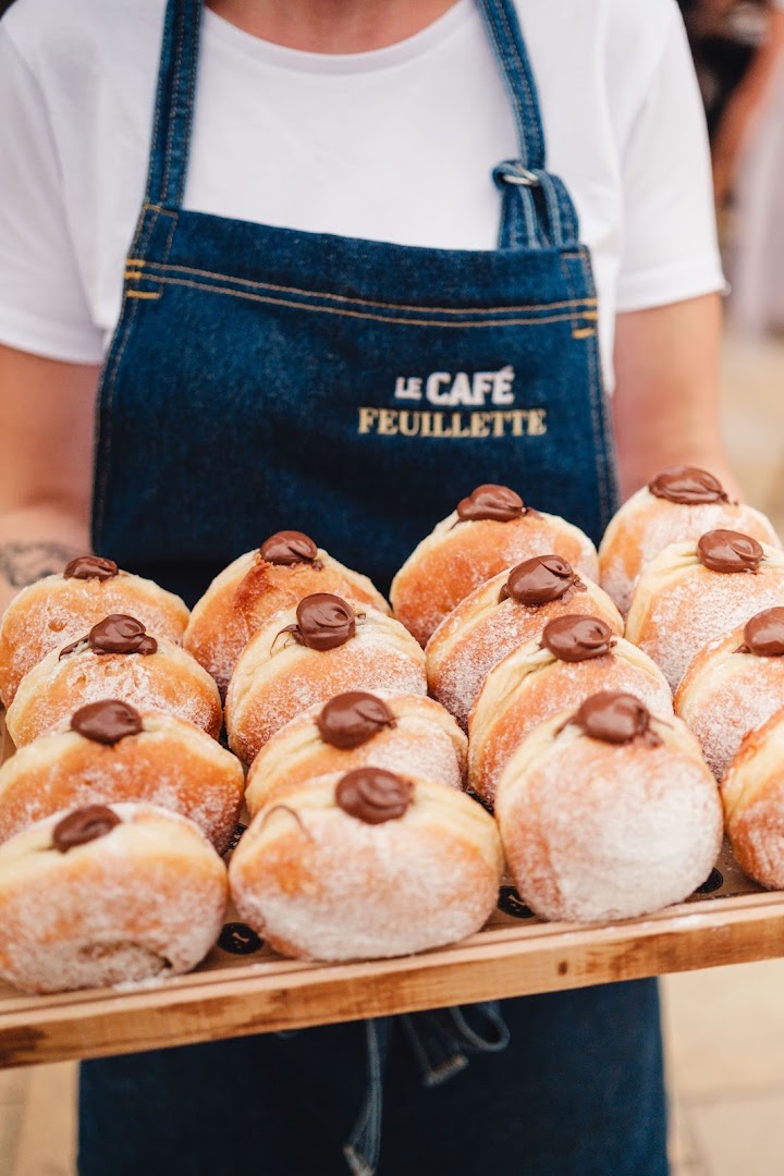 Le Café Feuillette: appetizing food photo with branding