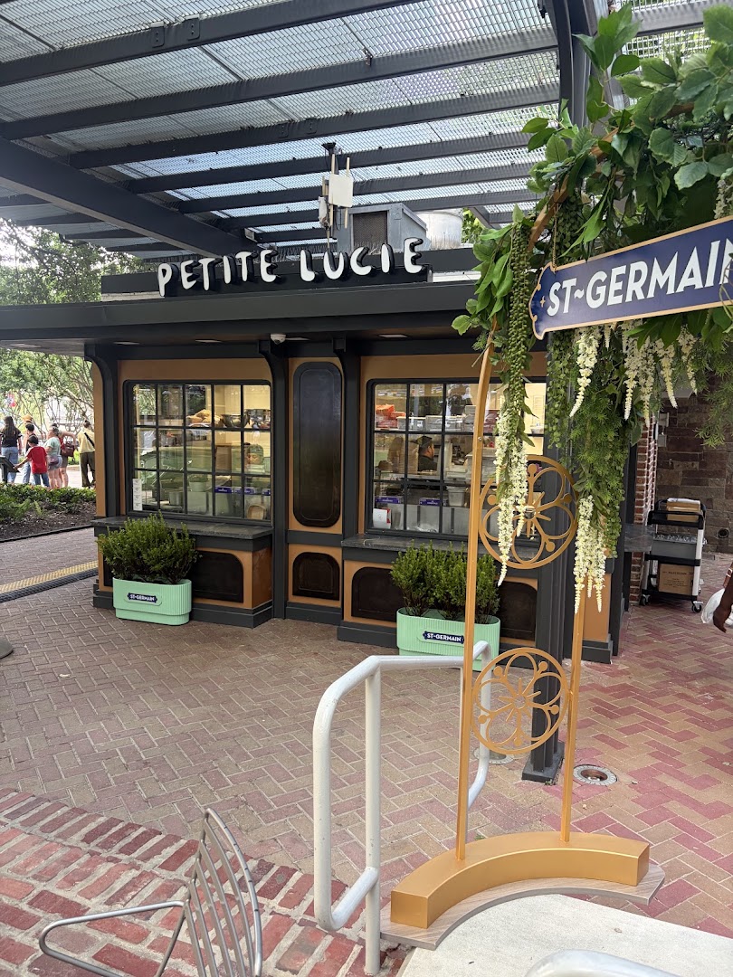 Petite Lucie: clear, professional exterior shot