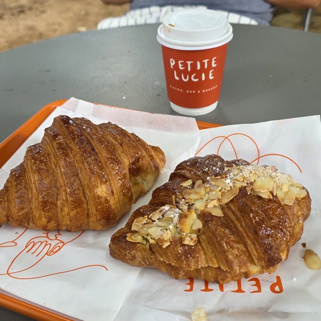 Petite Lucie: appetizing food and branded cup