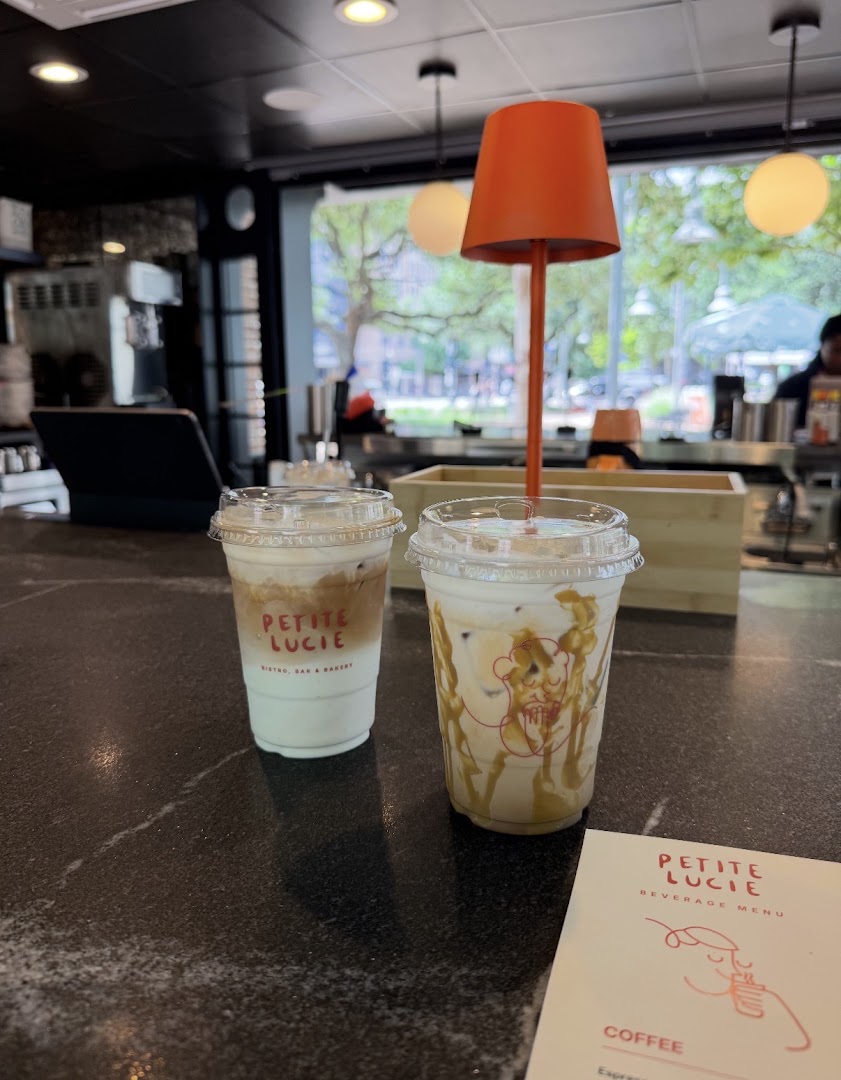 Petite Lucie: appealing photo of branded drinks