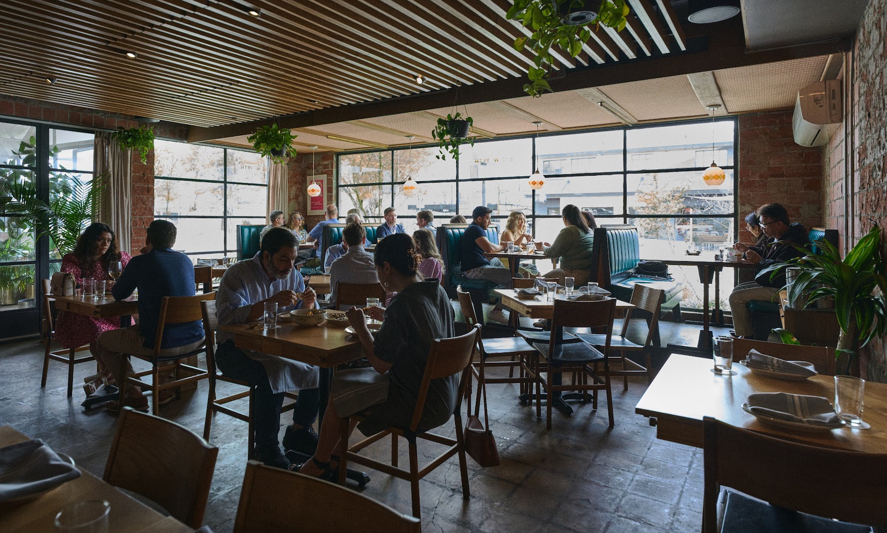 Squable: inviting atmosphere and professional composition