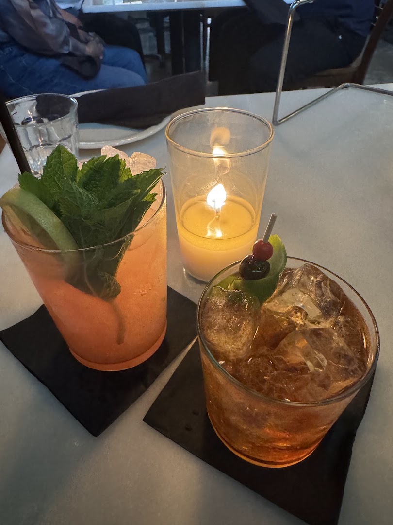 Tiny Champions: appealing photo of restaurant drinks