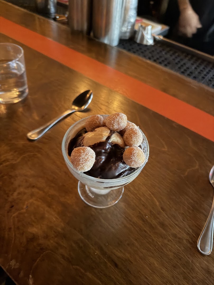 Tiny Champions: appetizing photo of restaurant dessert