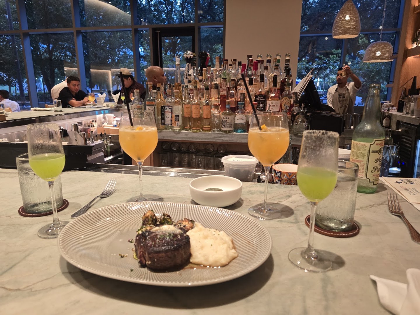 Zaranda: appetizing food and bar atmosphere