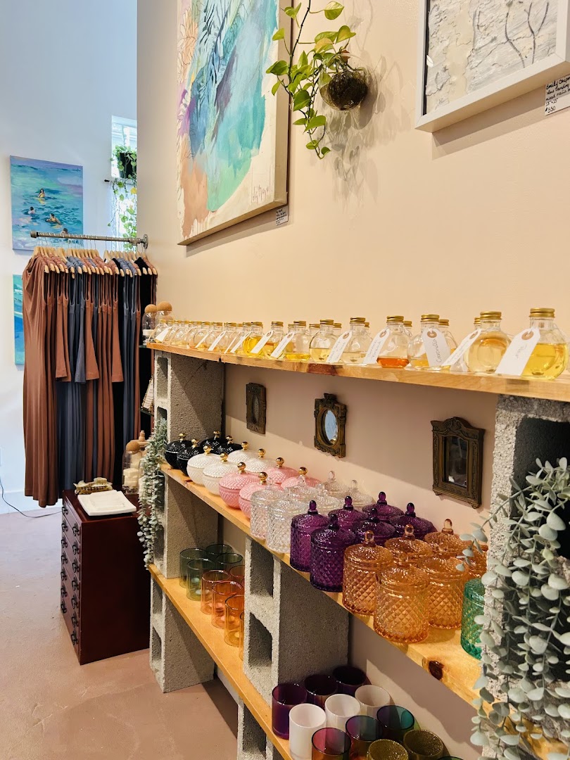 Bella Laine: clear, appealing shop product display