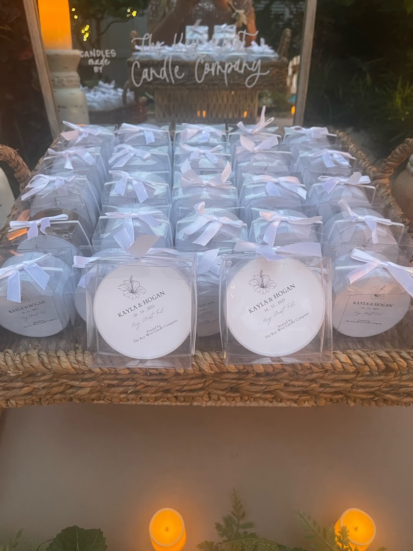 Key West Candle & Bath Co.: clear display of shop products