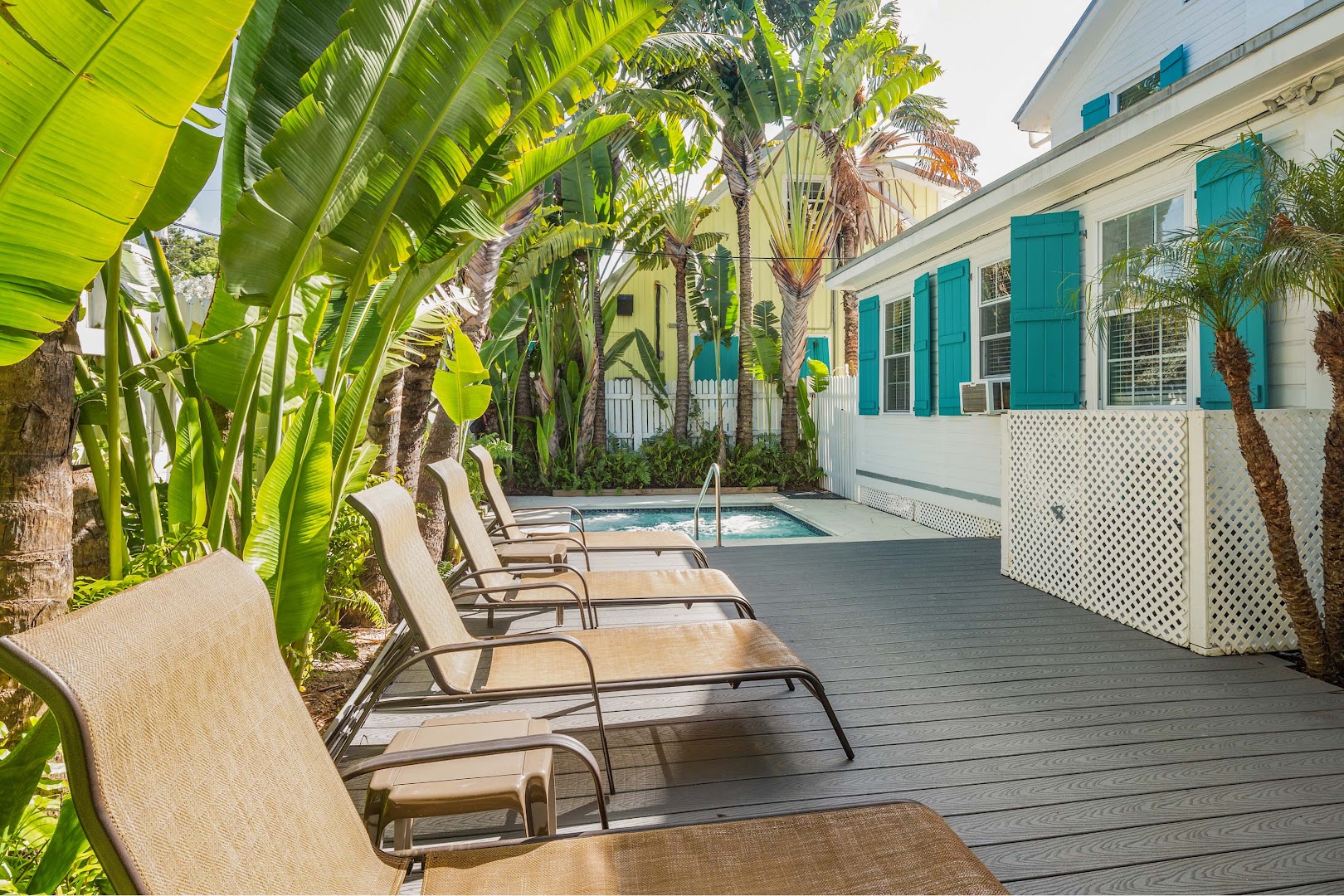 Kona Kai Oasis: attractive, professional hotel pool area