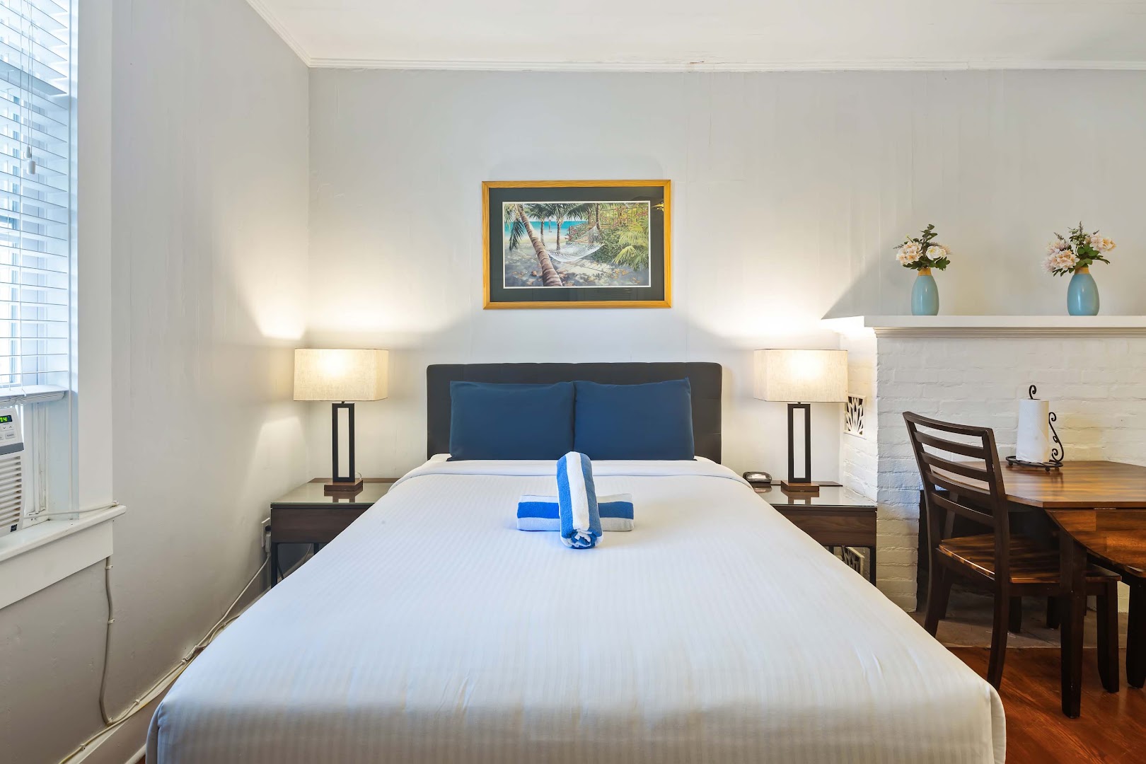 Kona Kai Oasis: clean, professional hotel room photo