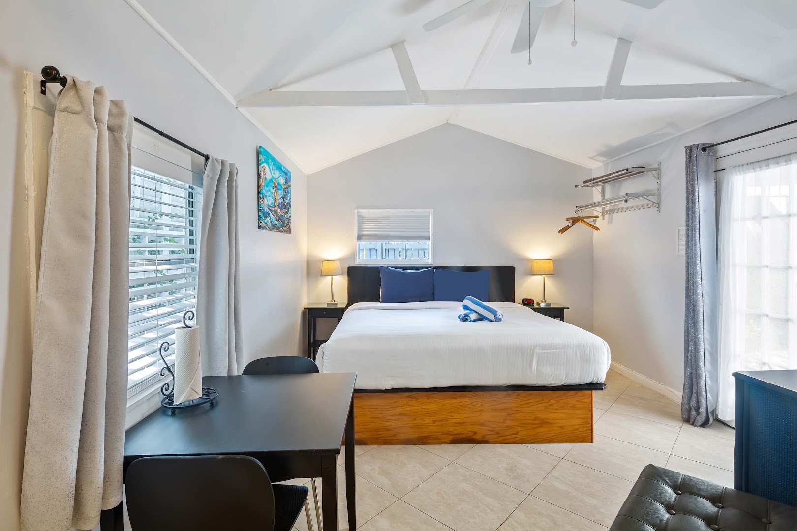 Kona Kai Oasis: clean and professional hotel room