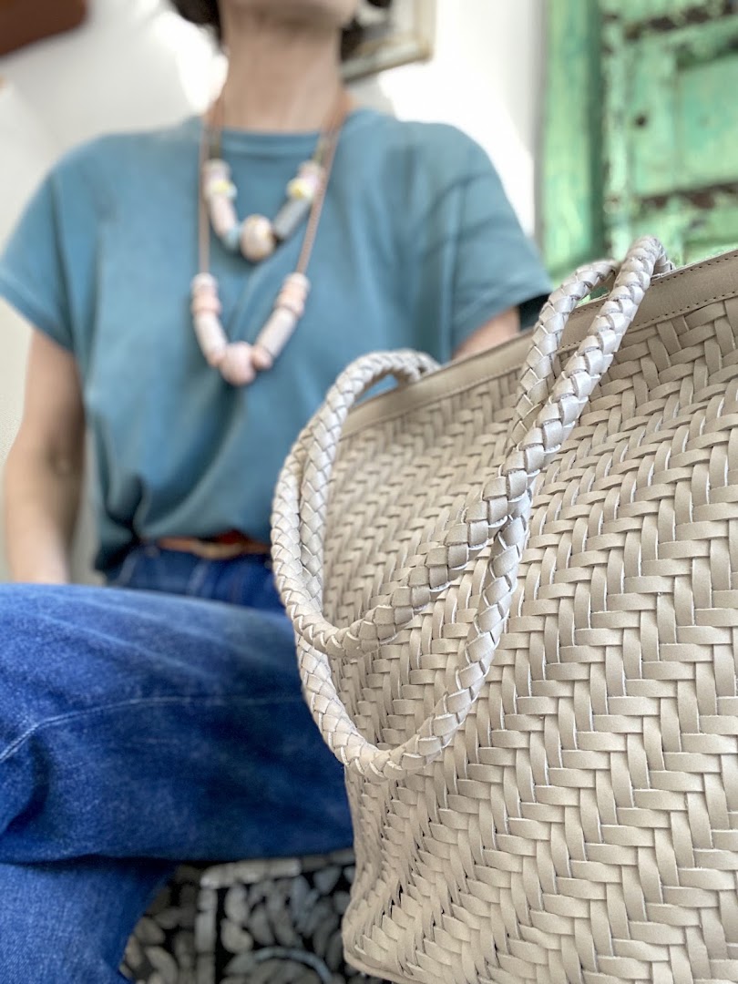 Luna Boutique: clear product display and aesthetic