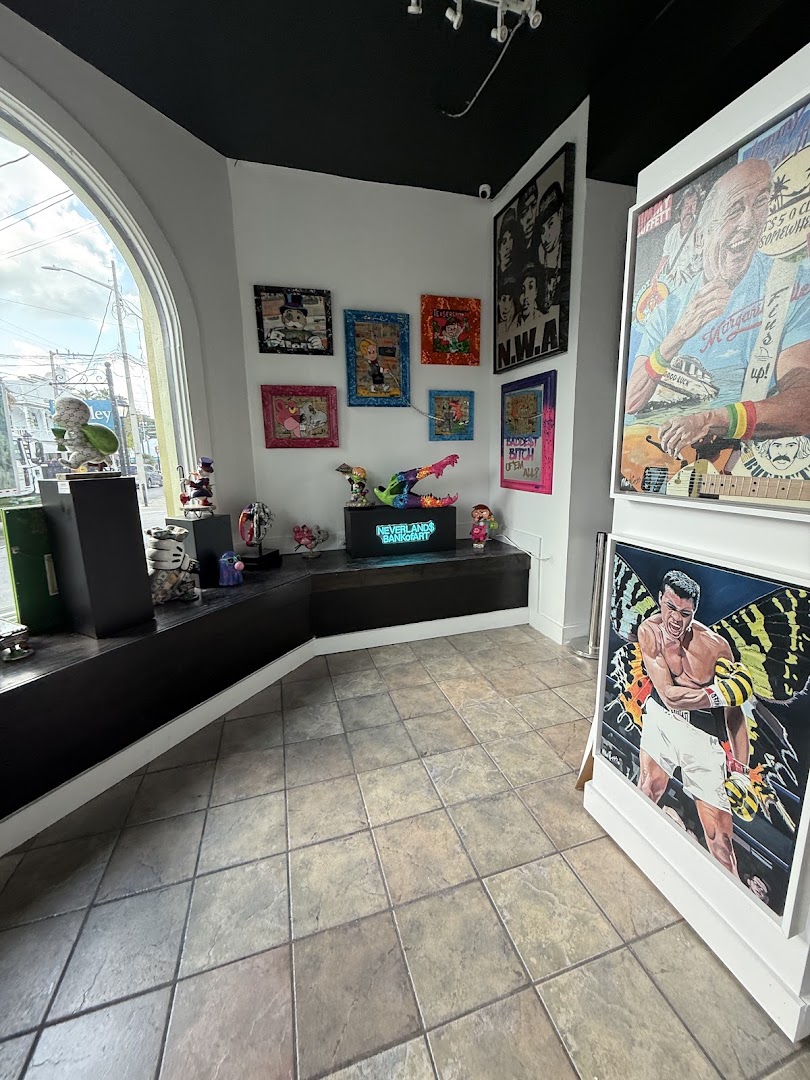Monarch Fine Art: clear view of gallery interior