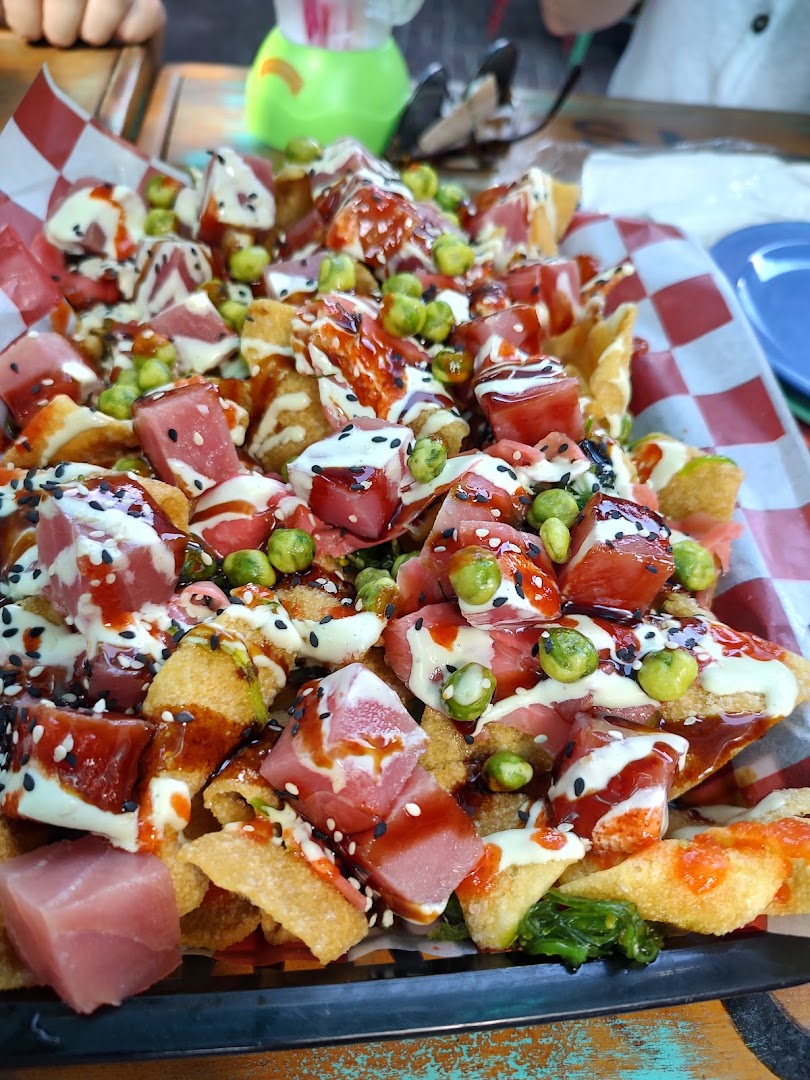 Smokin' Tuna Saloon: appetizing photo of bar food