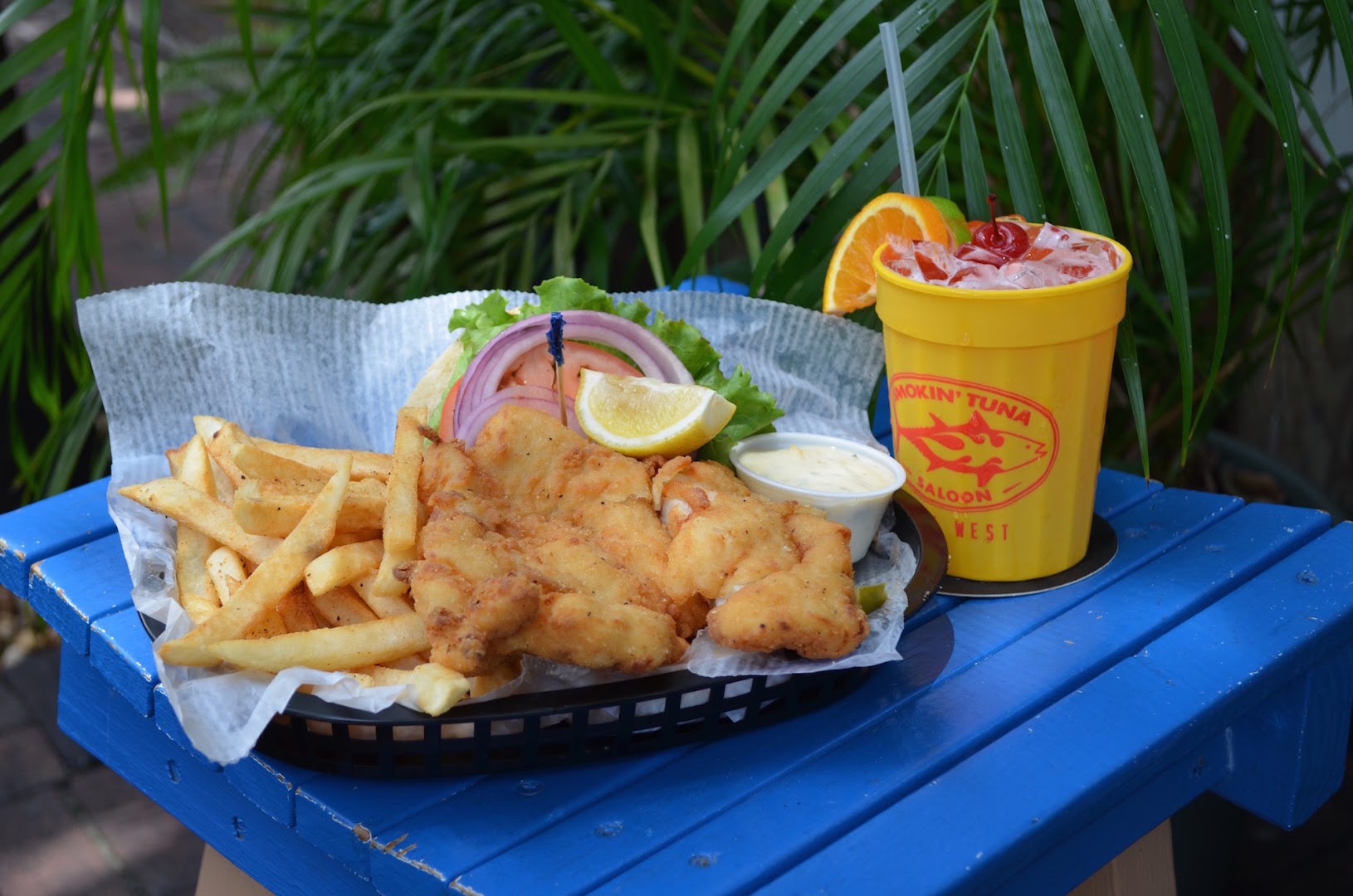 Smokin' Tuna Saloon: appetizing food and drink photo
