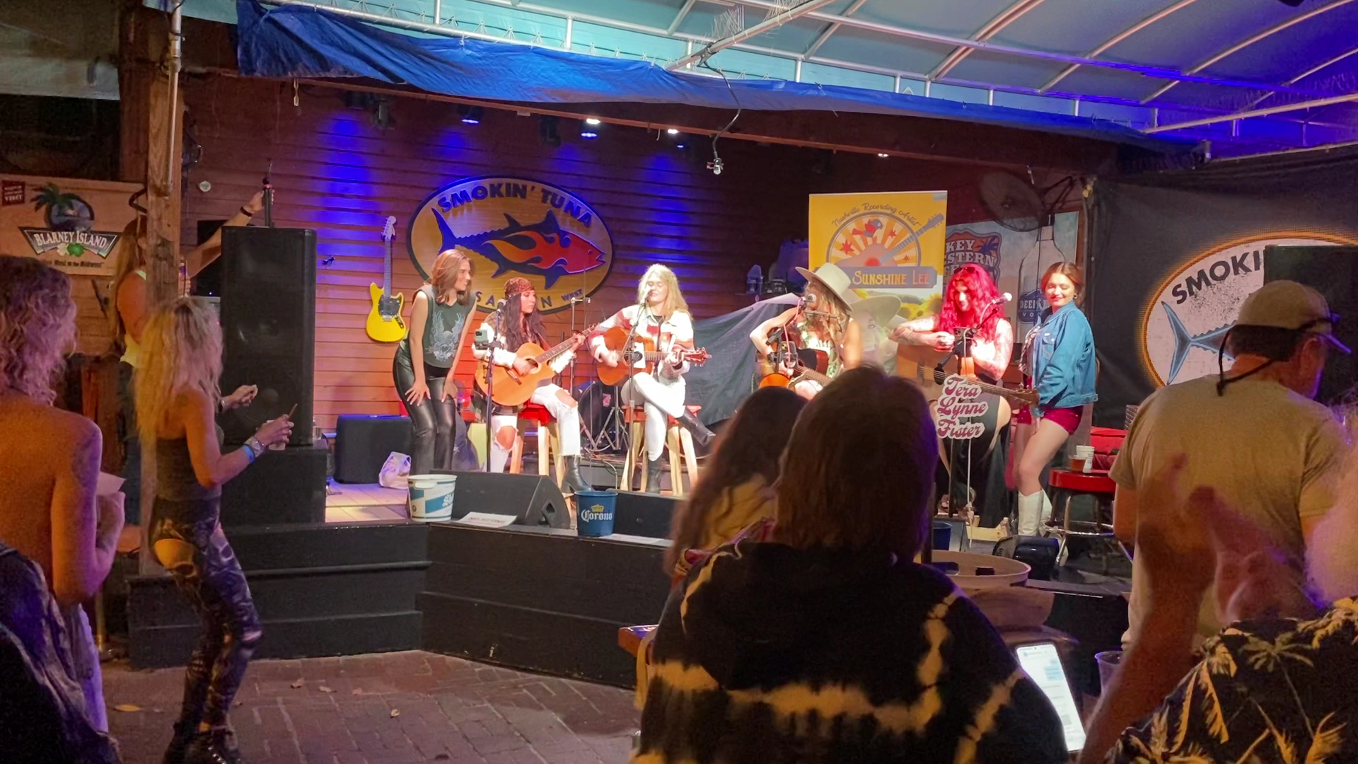 Smokin' Tuna Saloon: live music venue atmosphere