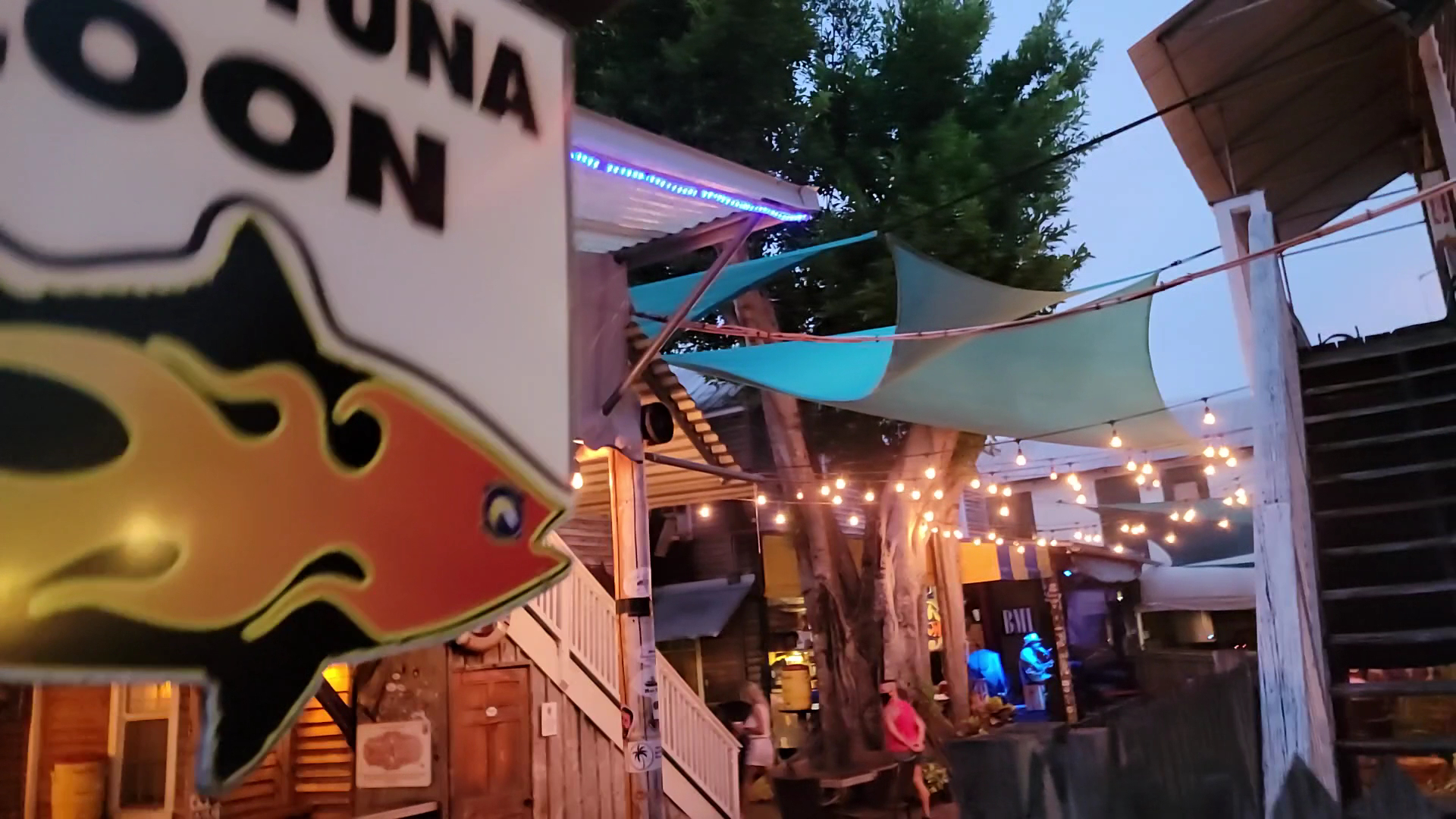 Smokin' Tuna Saloon: venue's inviting atmosphere