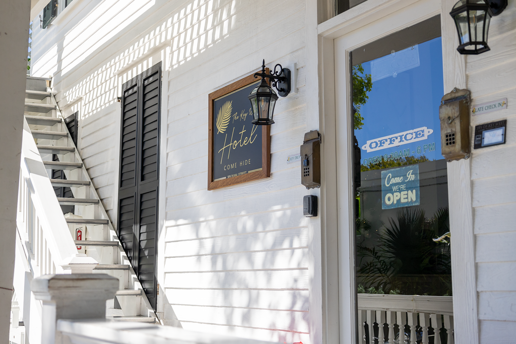 The Key West Hotel: clear exterior shot of hotel
