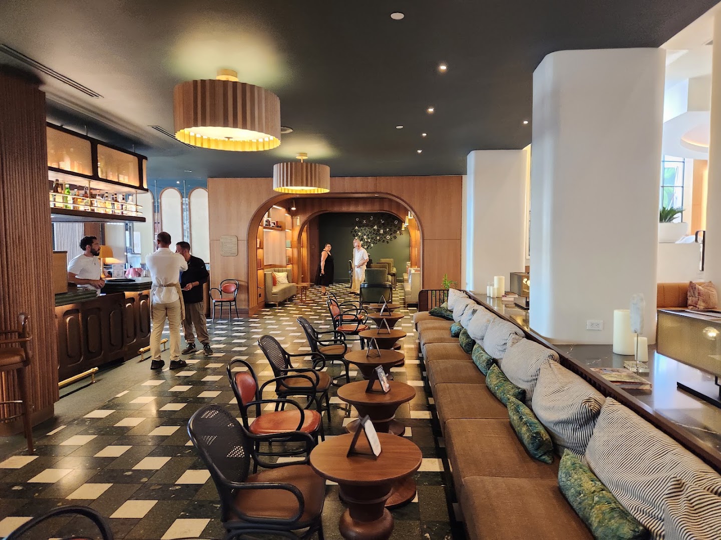 Tropicado Mojito Bar: high quality interior atmosphere shot