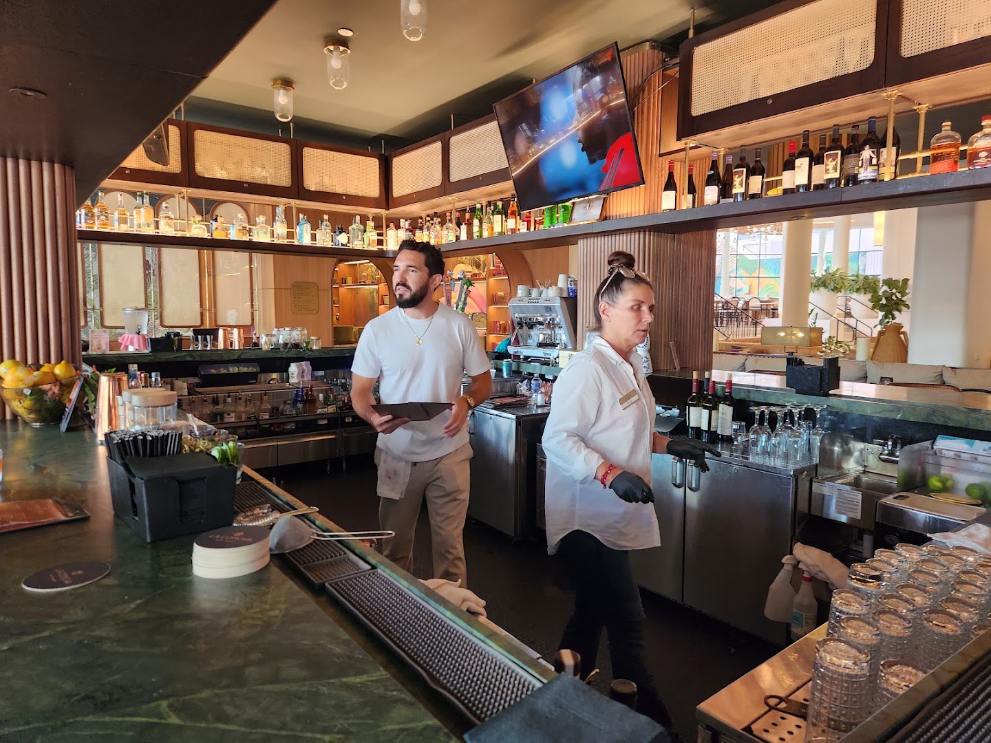 Tropicado Mojito Bar: clear shot of bar staff