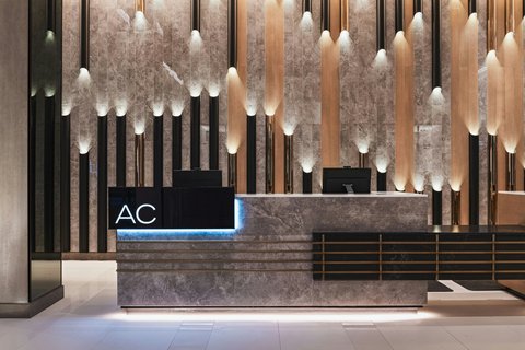 AC Hotel Las Vegas Symphony Park: professional photo of hotel lobby