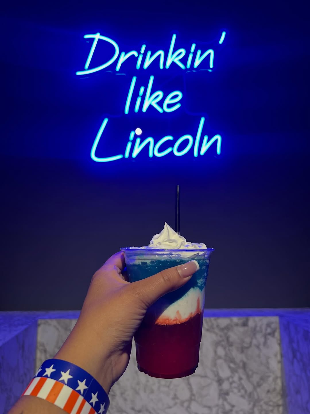 American Beer & Cocktails: attractive drink and venue branding