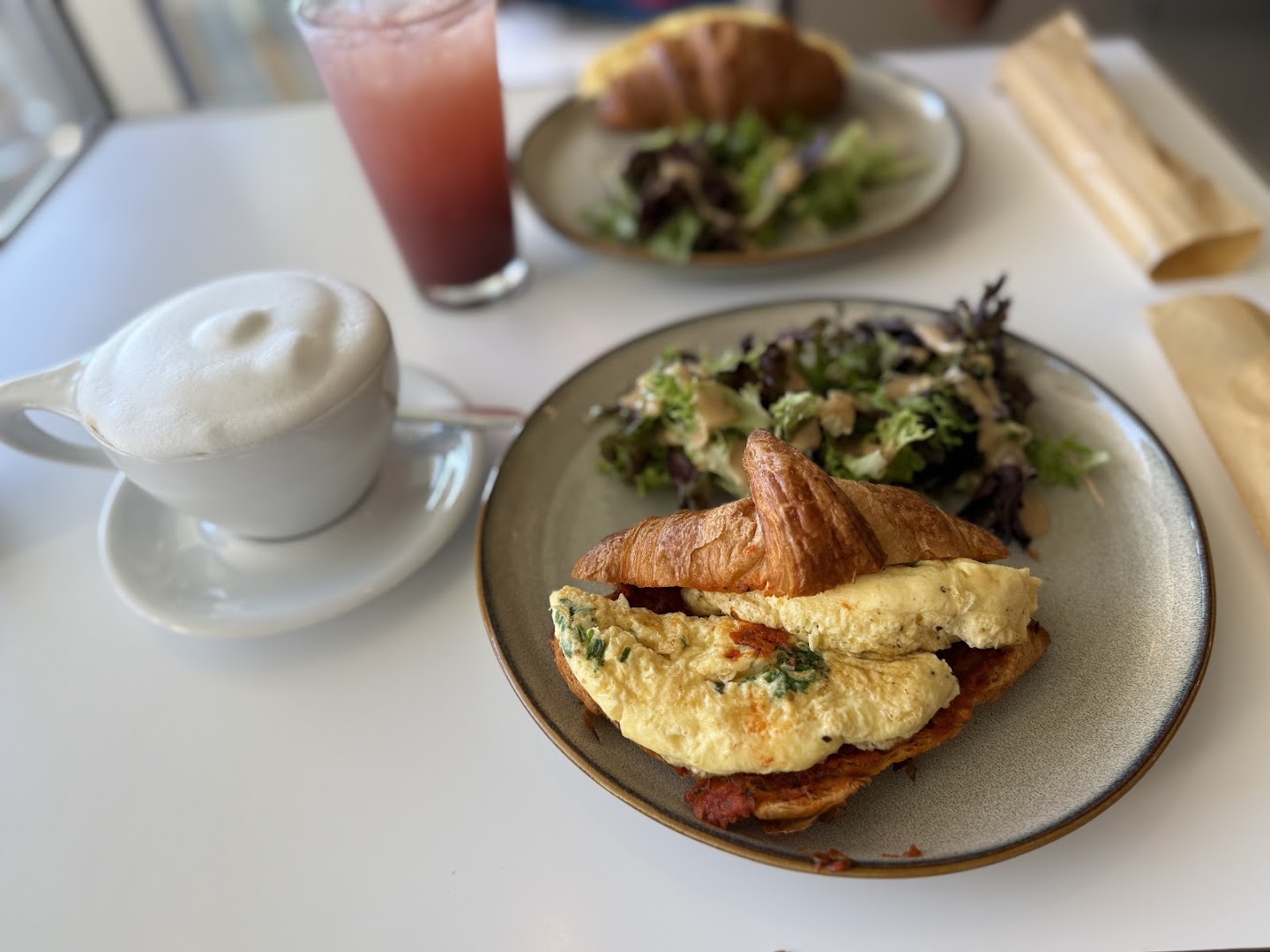 Baguette Cafe: appetizing, high-quality food photography