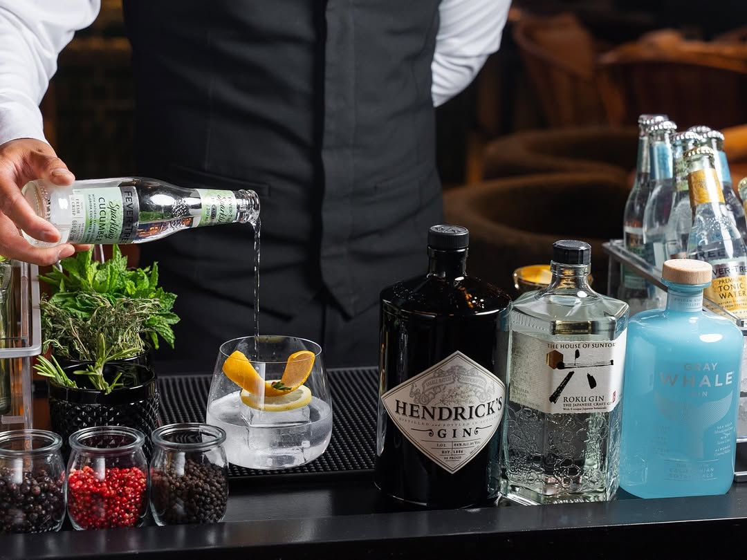 Bazaar Mar: professional high-quality cocktail preparation photo