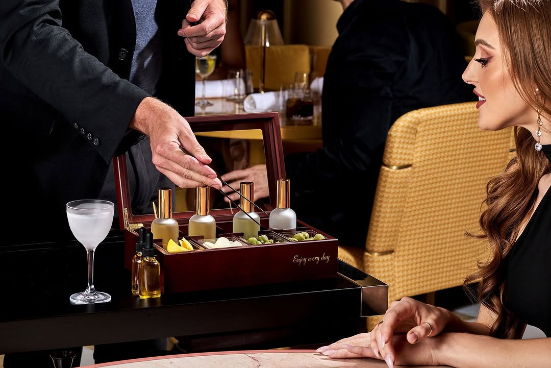 Bazaar Mar: professional photo of restaurant service