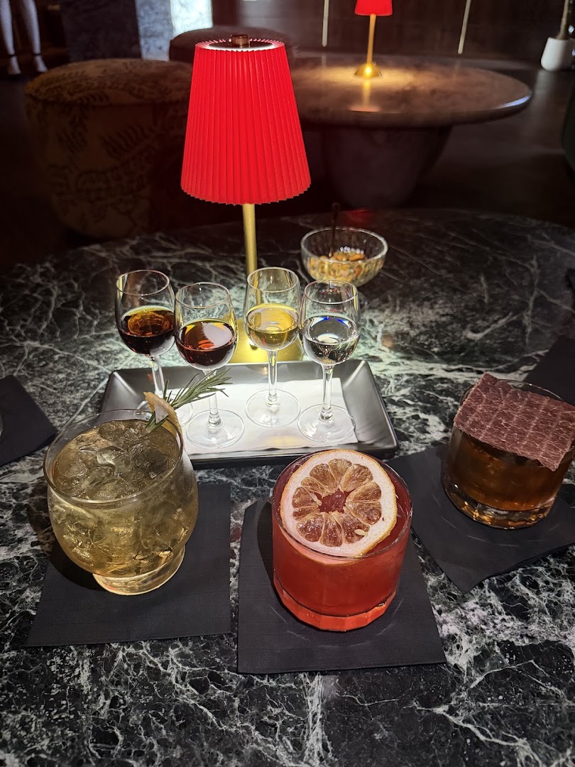 Class Cocktails & Vermuteria: high quality, appealing drink presentation