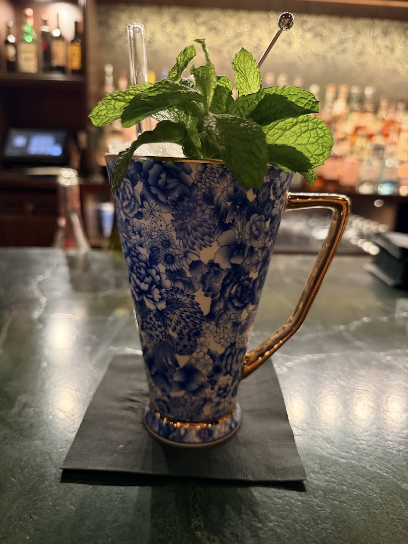 Class Cocktails & Vermuteria: high quality cocktail presentation