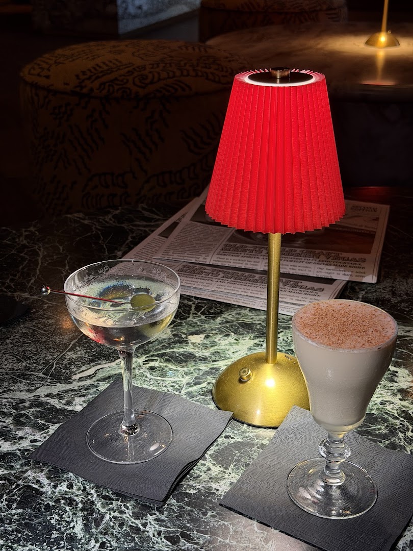 Class Cocktails & Vermuteria: attractive, high-quality cocktail presentation