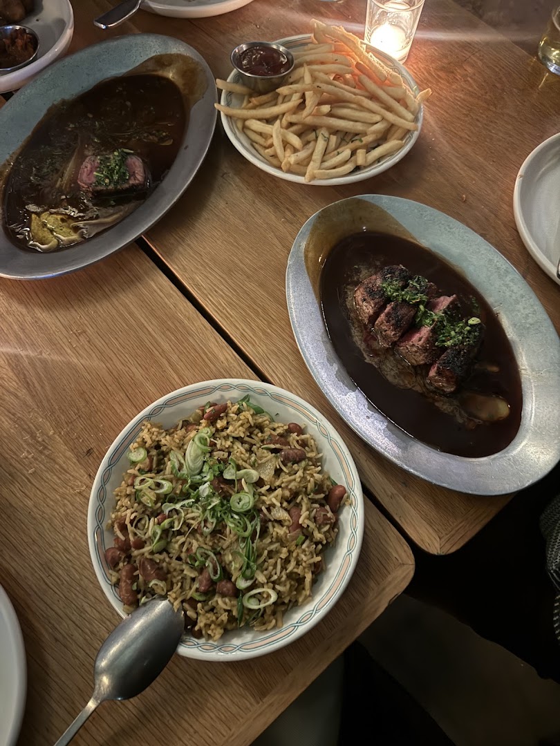 Amiguita: appetizing photo of served food