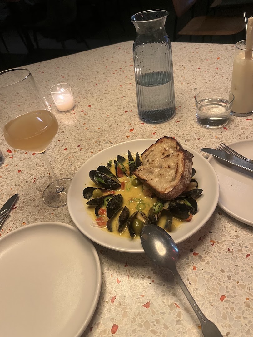 Amiguita: appetizing food and drink presentation