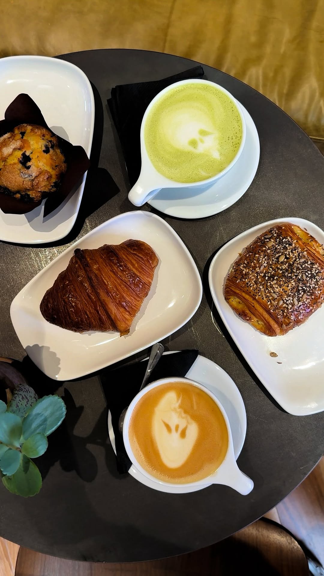 Cartel Roasting Co.: appetizing, high-quality food and drink