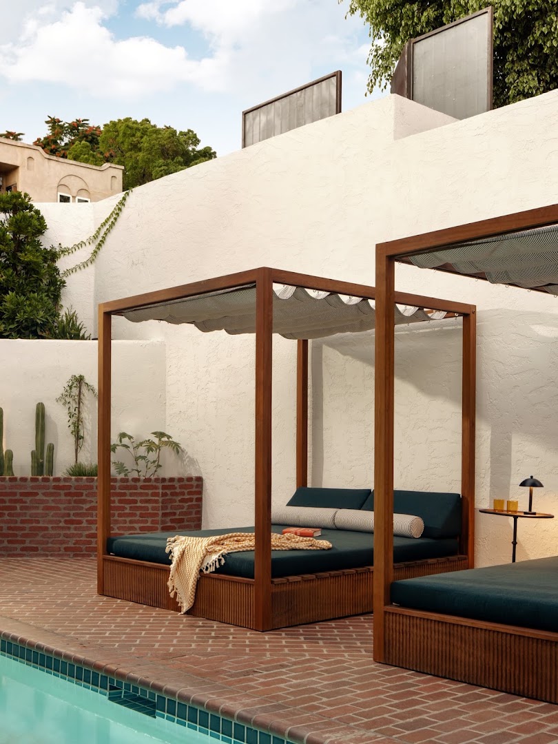 Hotel Lucile: high quality hotel pool area