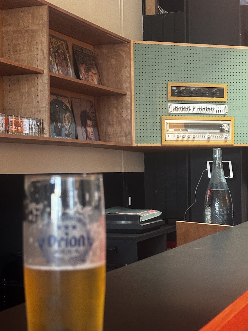 Jodo Sake Bar: bar atmosphere and drinks