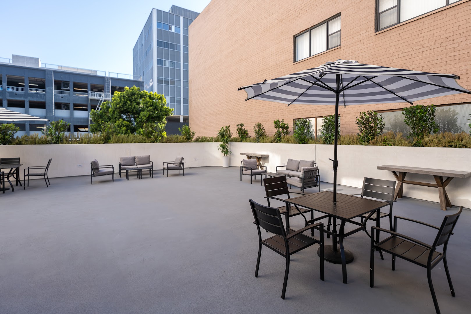Kins Hotel: clear photo of hotel terrace