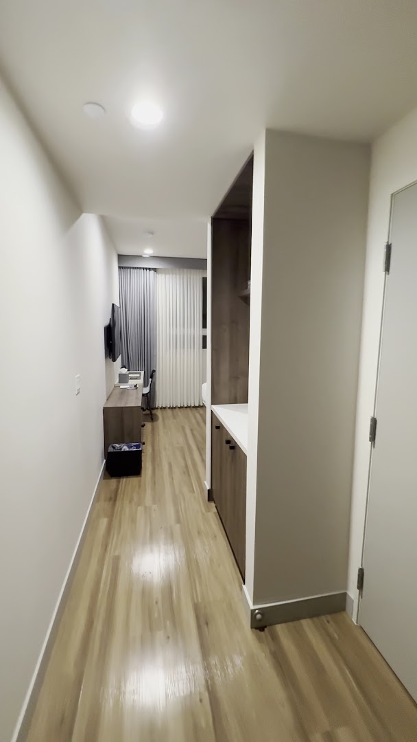 Kins Hotel: clean and professional hotel room