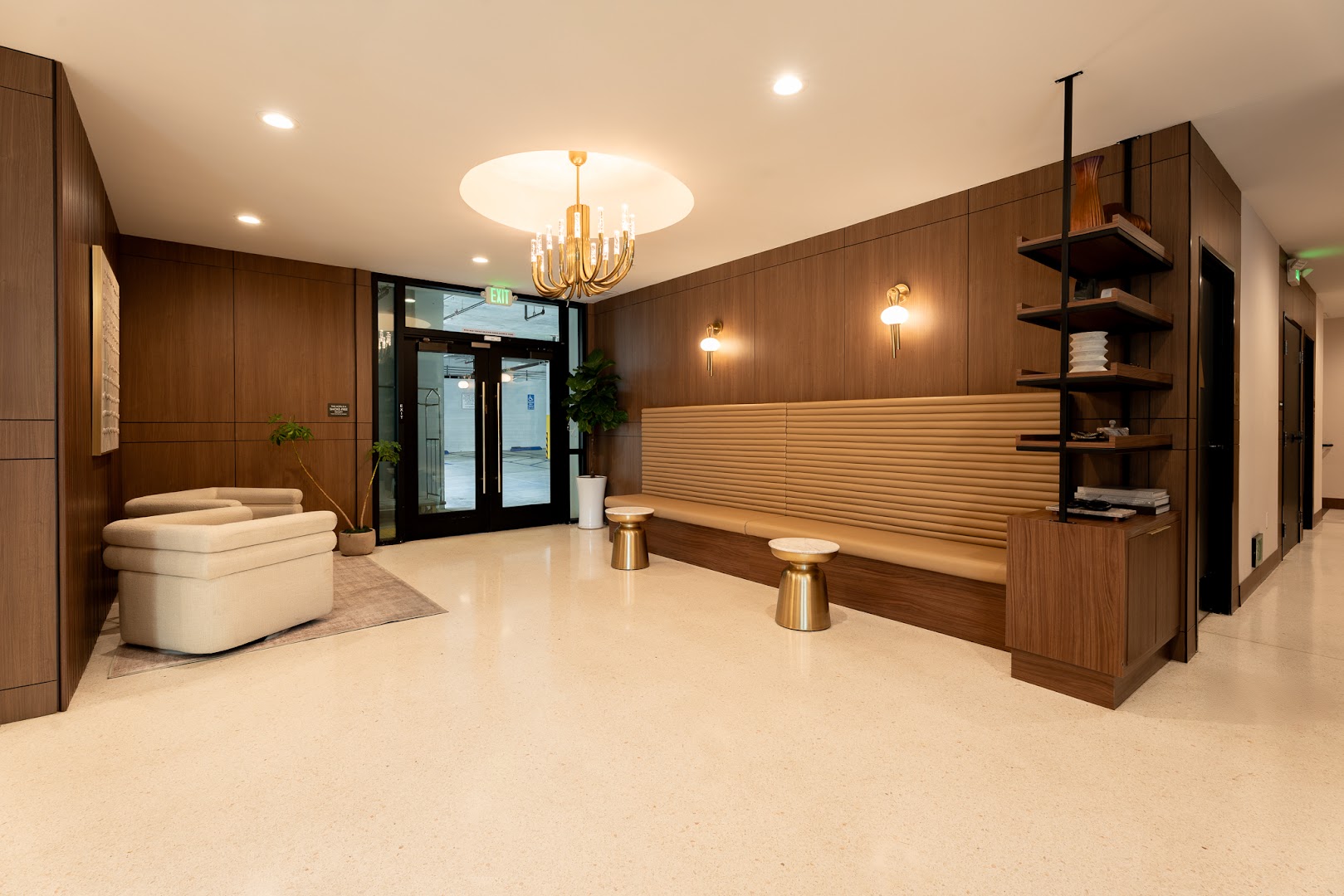 Kins Hotel: professional photo of hotel lobby