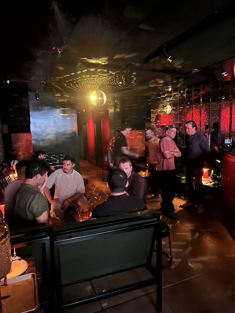 Palomino: bar's lively atmosphere