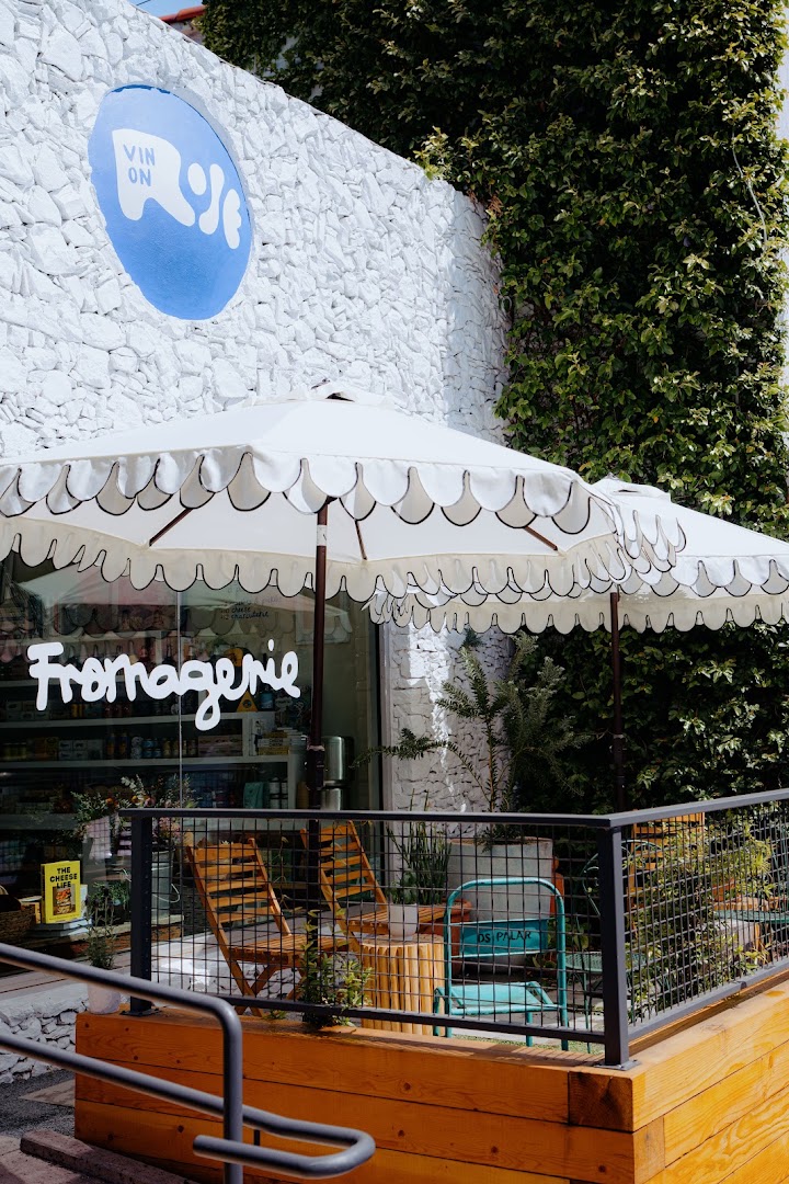 Vin on Rose Fromagerie: attractive, professional shot of exterior