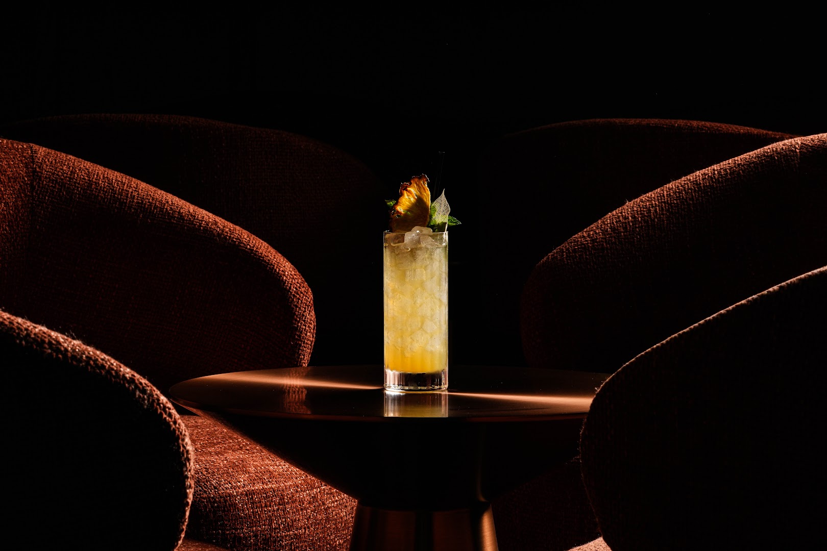 400 Vinyl Room: professional and atmospheric drink photography