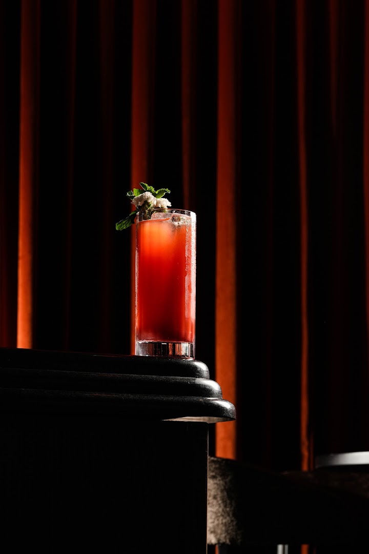 400 Vinyl Room: professional, high-quality cocktail photography