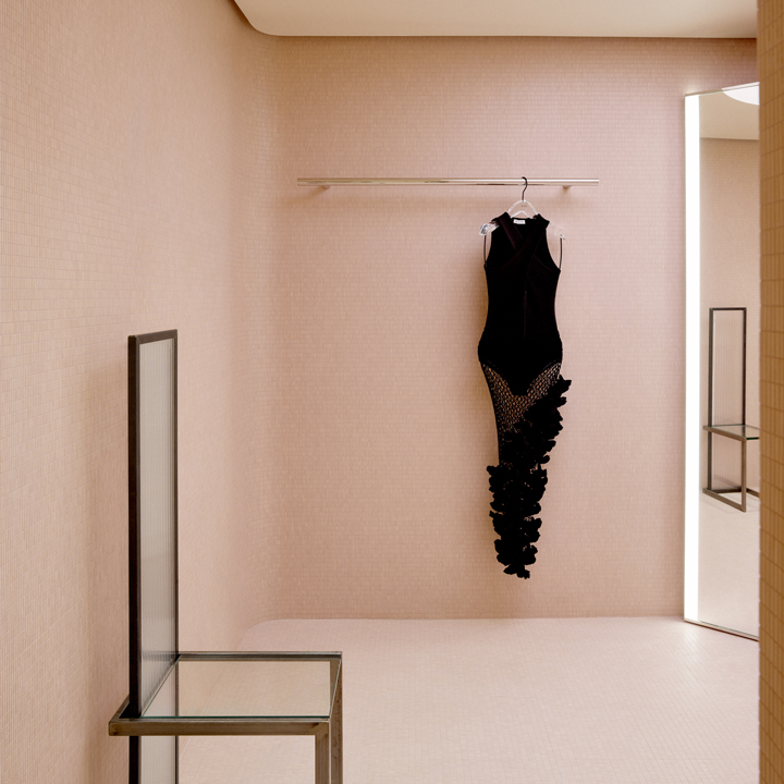 ALAÏA Miami: elegant product display and interior