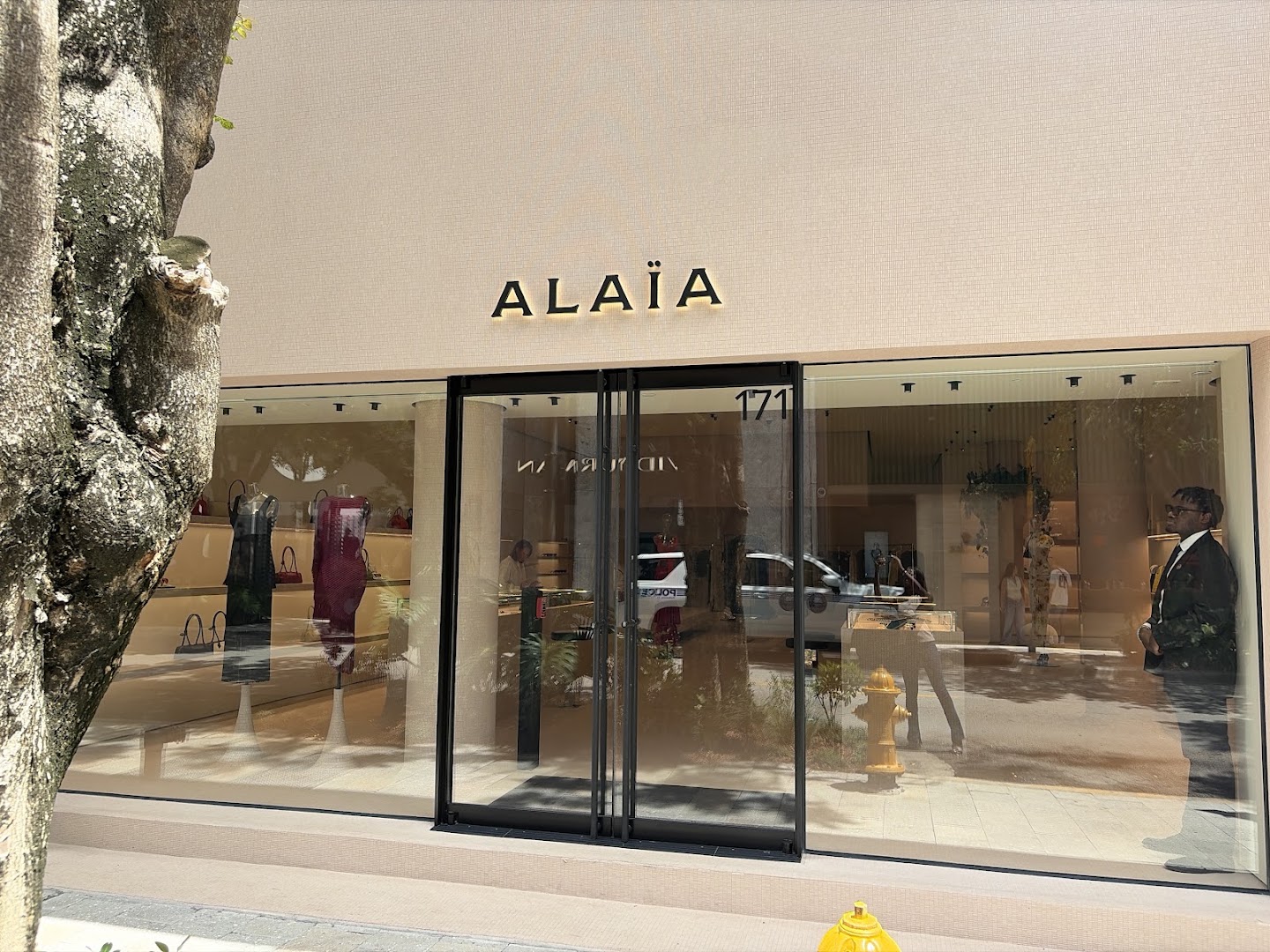ALAÏA Miami: clear storefront photo of shop