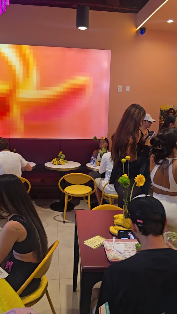 Banana Daddy: venue atmosphere and patrons