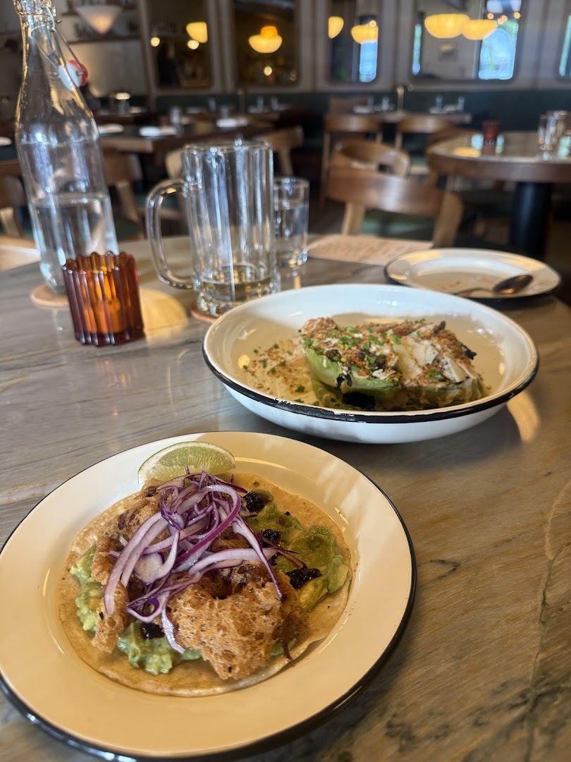 Cha Cha Cha: appetizing food photography in restaurant setting