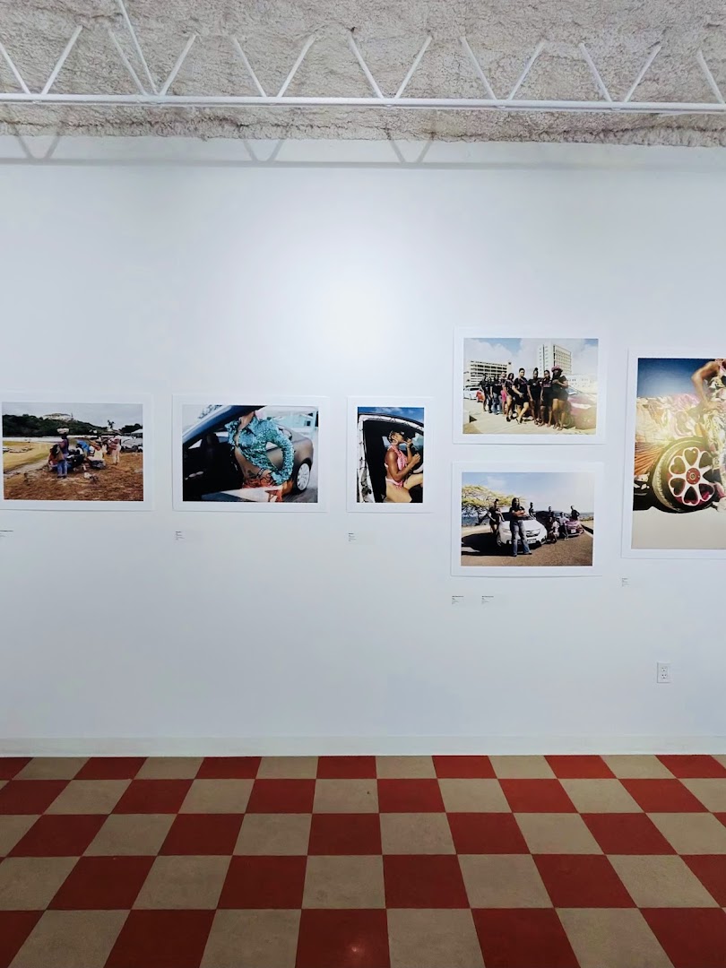 Dale Zine: clear display of shop products